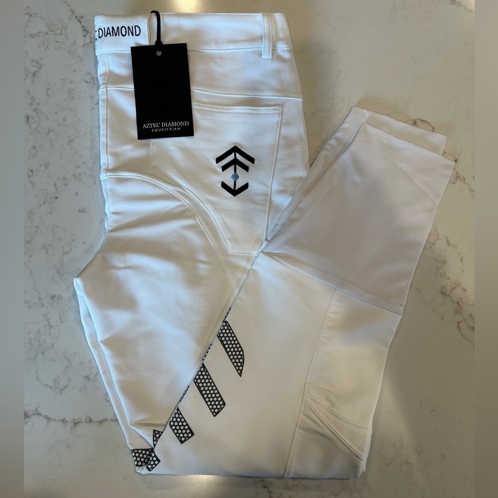 BNWT Aztec Diamond Breech